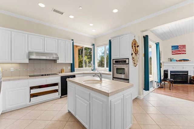 2557 Live Oak Park Rd, Fallbrook, CA 92028