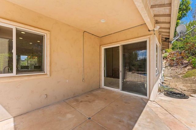 2557 Live Oak Park Rd, Fallbrook, CA 92028