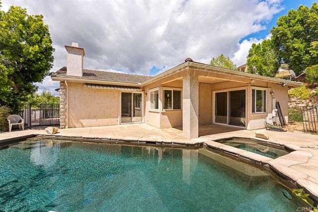 2557 Live Oak Park Rd, Fallbrook, CA 92028
