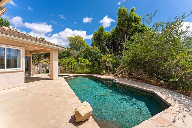 2557 Live Oak Park Rd, Fallbrook, CA 92028