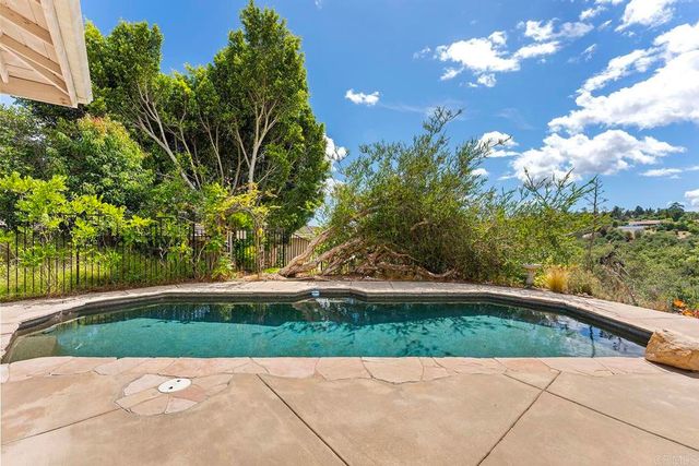 2557 Live Oak Park Rd, Fallbrook, CA 92028