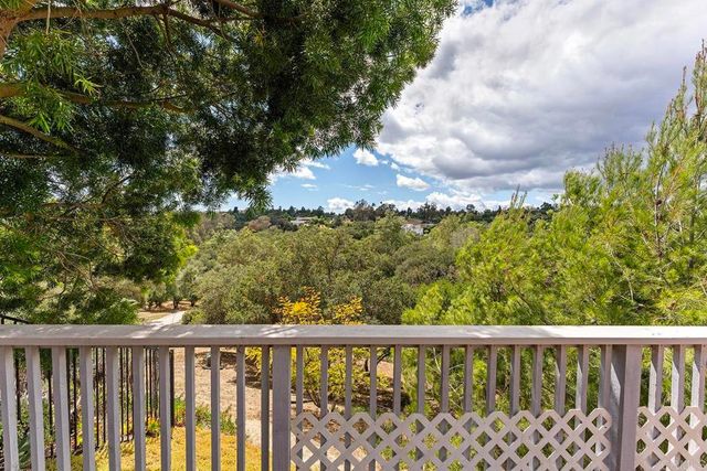 2557 Live Oak Park Rd, Fallbrook, CA 92028