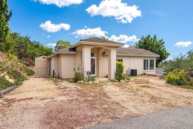 2557 Live Oak Park Rd, Fallbrook, CA 92028