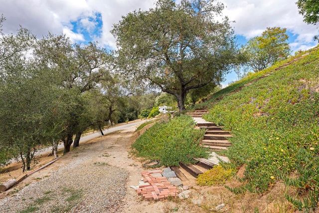 2557 Live Oak Park Rd, Fallbrook, CA 92028