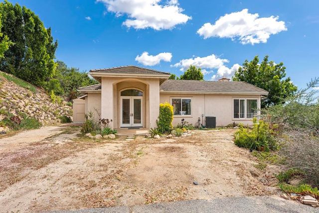 2557 Live Oak Park Rd, Fallbrook, CA 92028