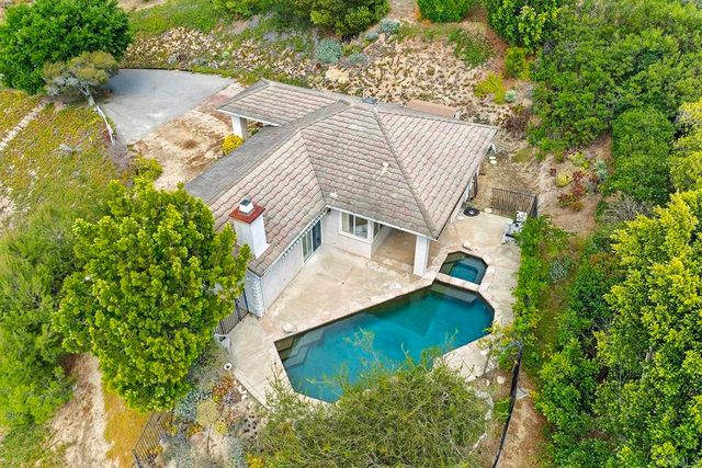 2557 Live Oak Park Rd, Fallbrook, CA 92028