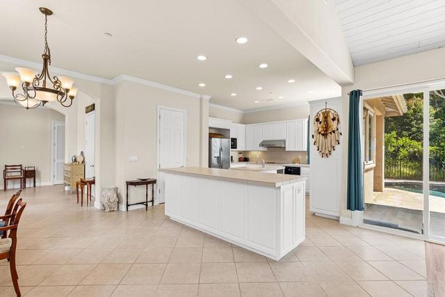 2557 Live Oak Park Rd, Fallbrook, CA 92028