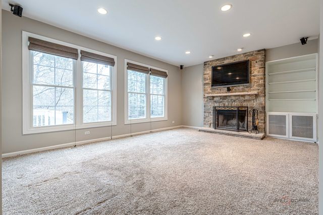1800 Darnell Street, Libertyville, IL 60048