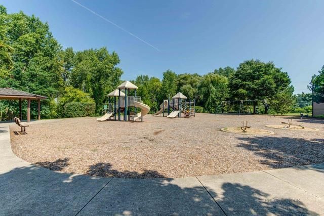 1800 Darnell Street, Libertyville, IL 60048