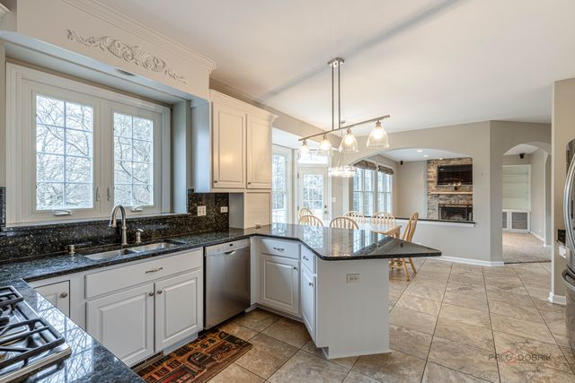 1800 Darnell Street, Libertyville, IL 60048