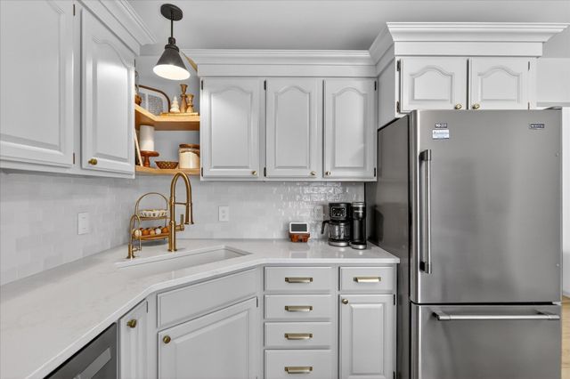 70070 2nd Avenue, South Haven, MI 49090