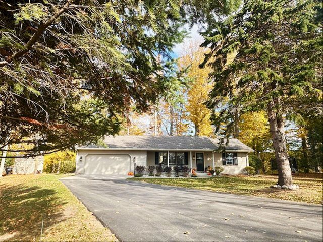 70070 2nd Avenue, South Haven, MI 49090