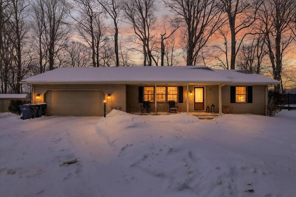 70070 2nd Avenue, South Haven, MI 49090