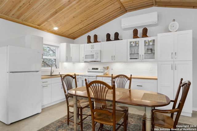 295 PR 1511, Bandera, TX 78003