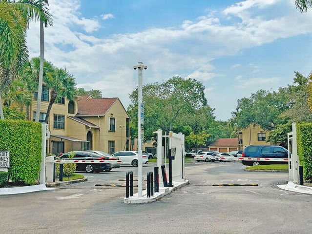 2311 N Congress Avenue 28, Boynton Beach, FL 33426