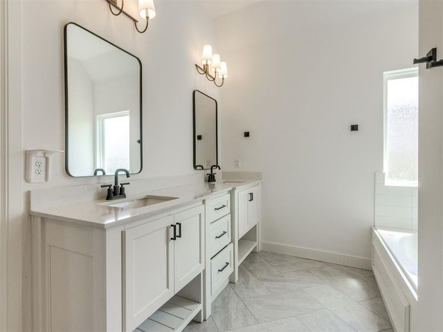 3701 Chapel Hill Row, Edmond, OK 73034