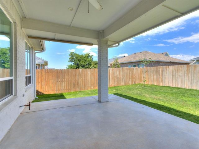 3701 Chapel Hill Row, Edmond, OK 73034
