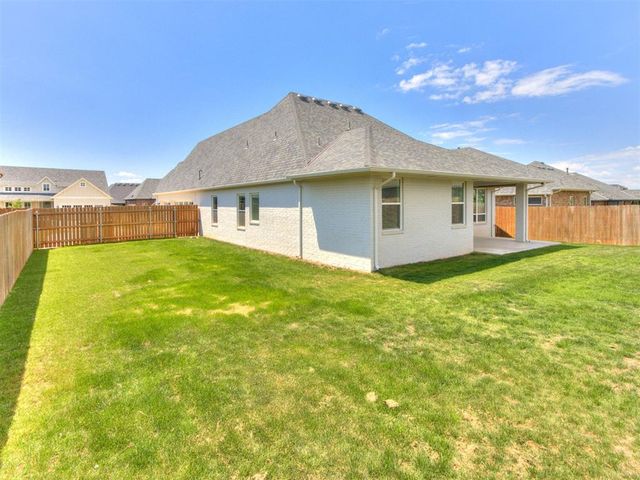 3701 Chapel Hill Row, Edmond, OK 73034