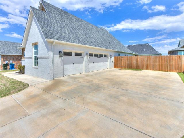 3701 Chapel Hill Row, Edmond, OK 73034