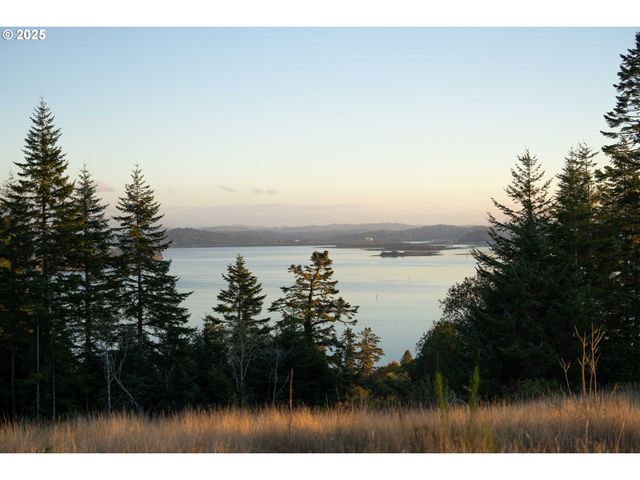 Fiddleback Rd 3700, North Bend, OR 97459