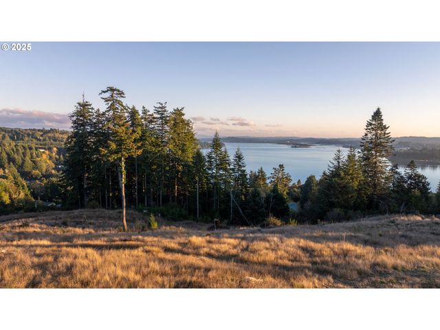 Fiddleback Rd 3700, North Bend, OR 97459