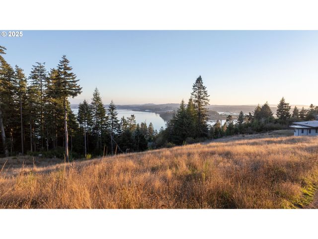 Fiddleback Rd 3700, North Bend, OR 97459