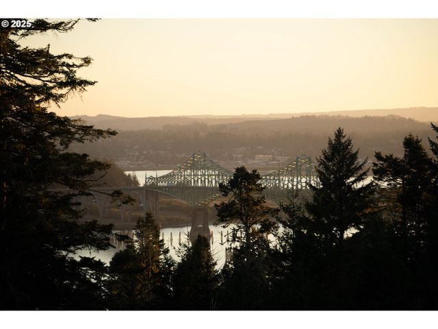 Fiddleback Rd 3700, North Bend, OR 97459