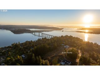 Fiddleback Rd 3700, North Bend, OR 97459