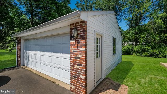 2548 DAMIAN DR, Hatboro, PA 19040