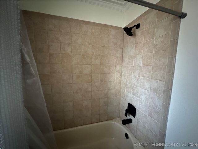 1805 N Hickory Place, Broken Arrow, OK 74012