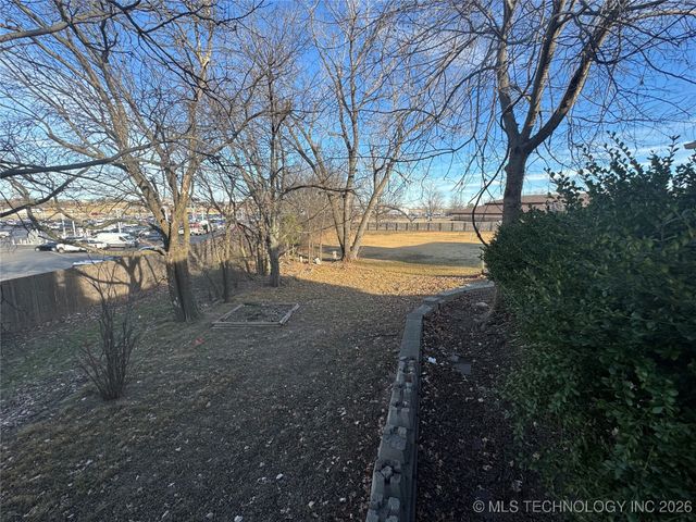 1805 N Hickory Place, Broken Arrow, OK 74012