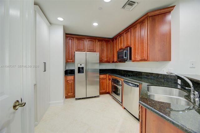 16101 Emerald Estates Dr 250, Weston, FL 33331