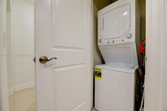 16101 Emerald Estates Dr 250, Weston, FL 33331