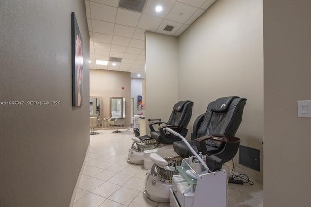 16101 Emerald Estates Dr 250, Weston, FL 33331