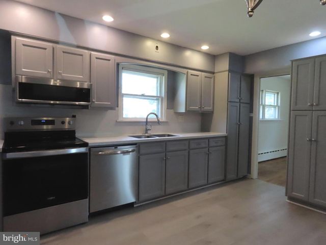 546 CLYMER AVE, Morrisville, PA 19067