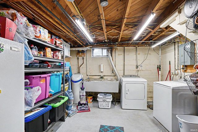 104 Los Angeles Avenue, Elkhart, IN 46516