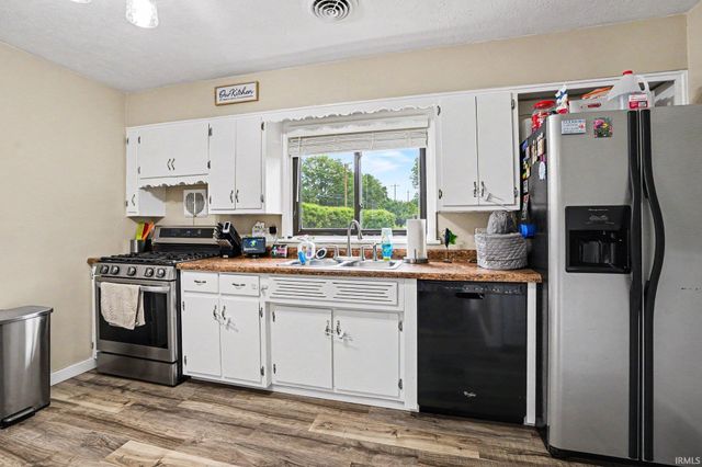 104 Los Angeles Avenue, Elkhart, IN 46516