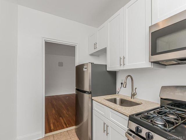 55 E 190 57, Bronx, NY 10468