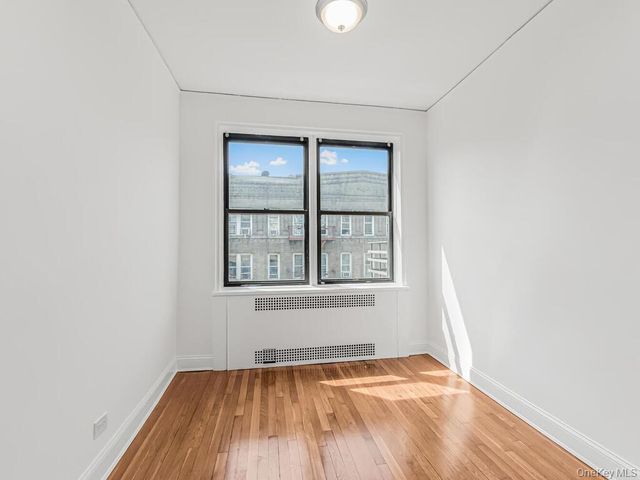 55 E 190 57, Bronx, NY 10468