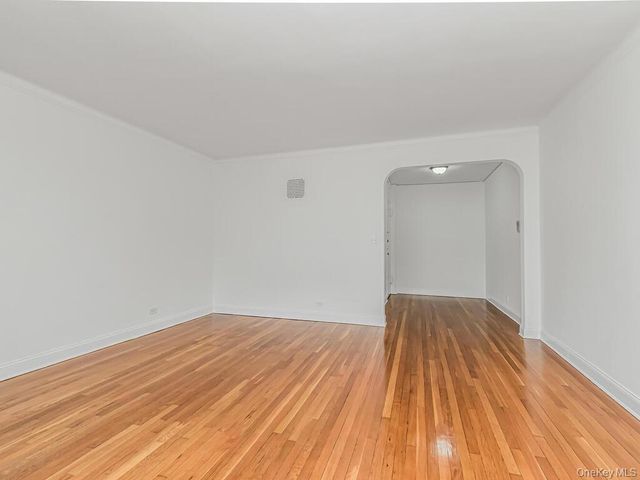 55 E 190 57, Bronx, NY 10468