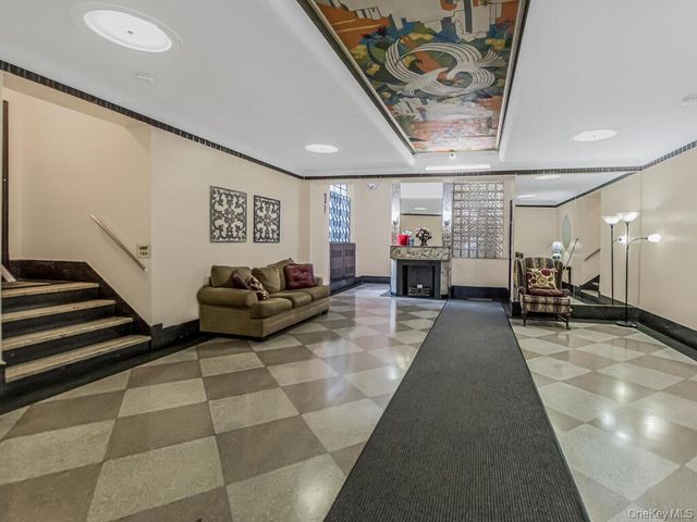 55 E 190 57, Bronx, NY 10468