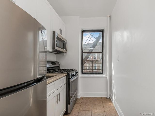 55 E 190 57, Bronx, NY 10468