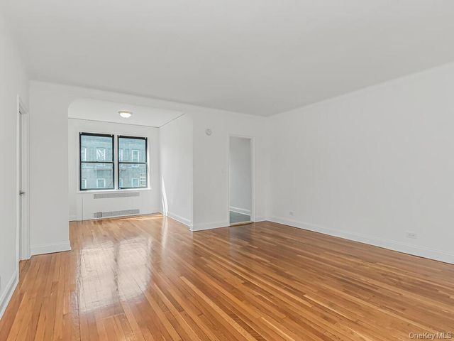 55 E 190 57, Bronx, NY 10468
