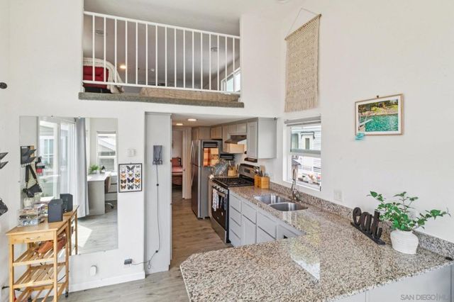 1549 N Vulcan SPC 82, Encinitas, CA 92024