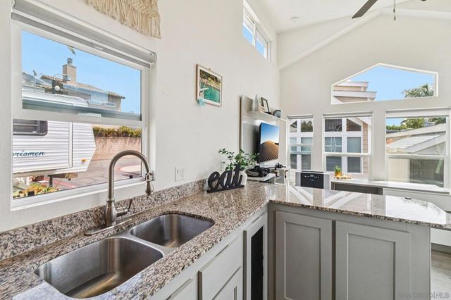1549 N Vulcan SPC 82, Encinitas, CA 92024