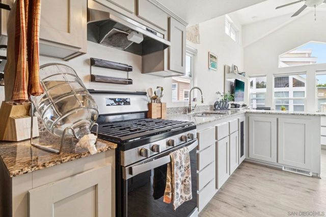 1549 N Vulcan SPC 82, Encinitas, CA 92024