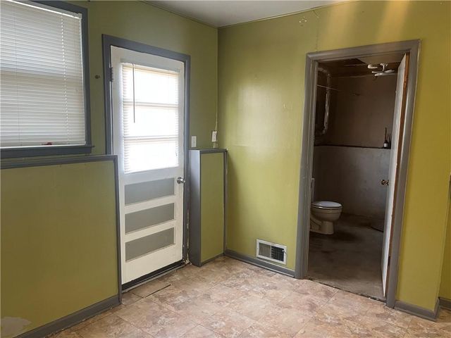 1602 NE 65th Terrace, Kansas City, MO 64118