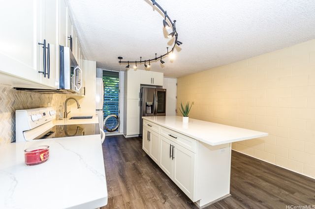 95-273 Waikalani Drive D402, Mililani, HI 96789