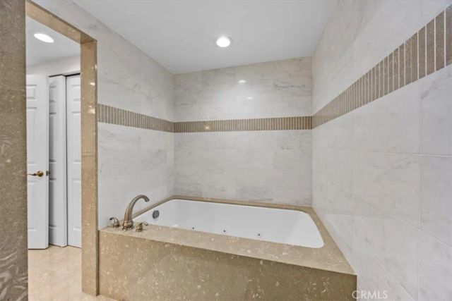 512 Esplanade 303, Redondo Beach, CA 90277