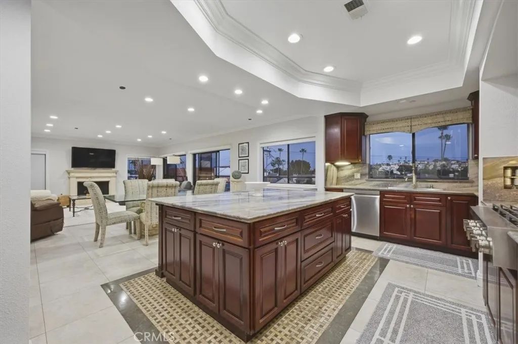 512 Esplanade 303, Redondo Beach, CA 90277